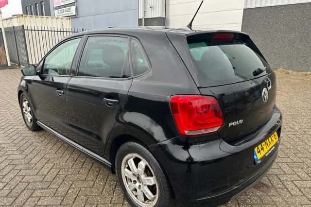 Volkswagen Polo (2011) thumbnail 2