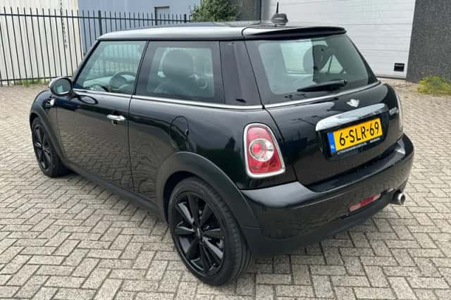 MINI Cooper (2013) thumbnail 2