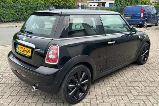 MINI Cooper (2013) thumbnail 3