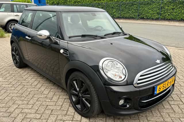 MINI Cooper (2013) thumbnail 4