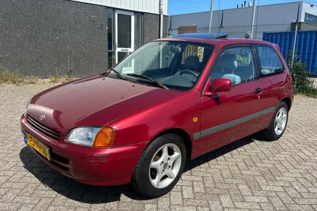 Toyota Starlet (1996) thumbnail 1