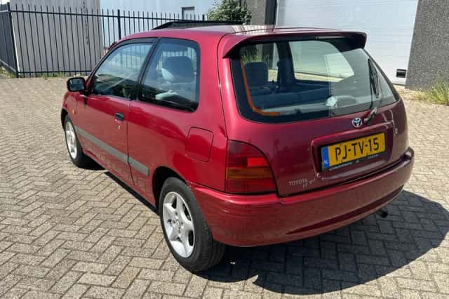 Toyota Starlet (1996) thumbnail 2