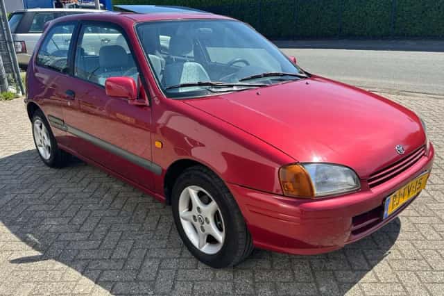 Toyota Starlet (1996) thumbnail 4