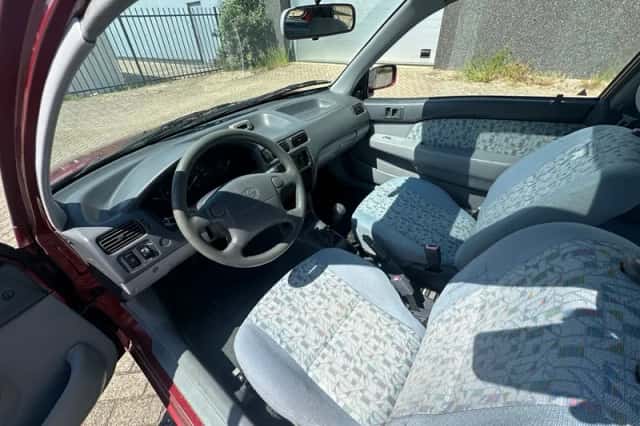 Toyota Starlet (1996) thumbnail 5