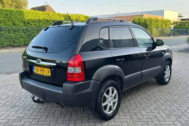 Hyundai Tucson (2005) thumbnail 3