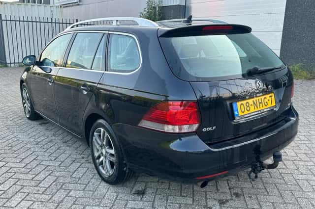 Volkswagen Golf (2010) thumbnail 2