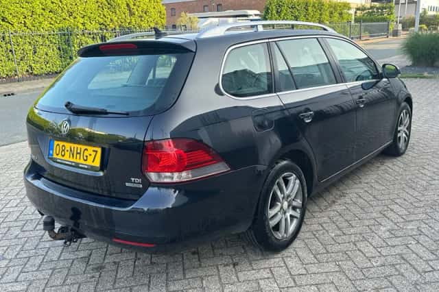 Volkswagen Golf (2010) thumbnail 3