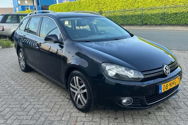 Volkswagen Golf (2010) thumbnail 4