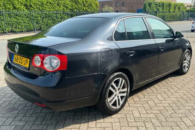 Volkswagen Jetta (2007) thumbnail 3