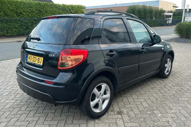 Suzuki SX4 (2008) thumbnail 3