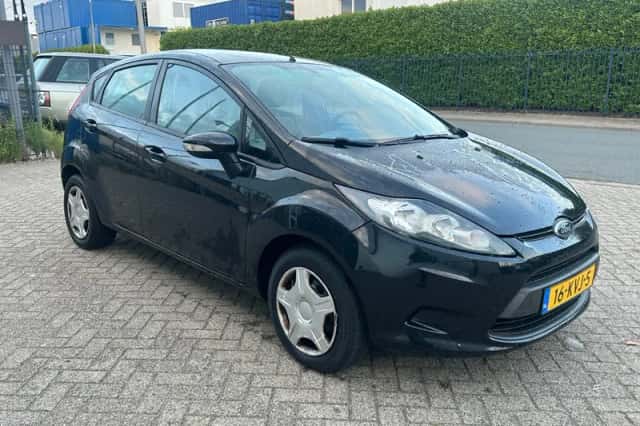 Ford Fiesta (2010) thumbnail 4