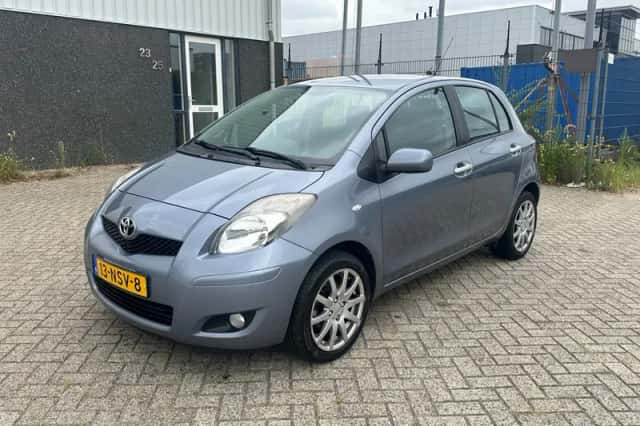 Toyota Yaris (2010) thumbnail 1