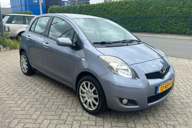 Toyota Yaris (2010) thumbnail 4