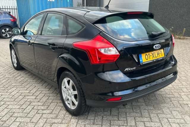 Ford Focus (2012) thumbnail 2
