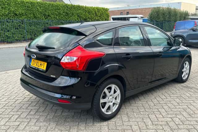 Ford Focus (2012) thumbnail 3