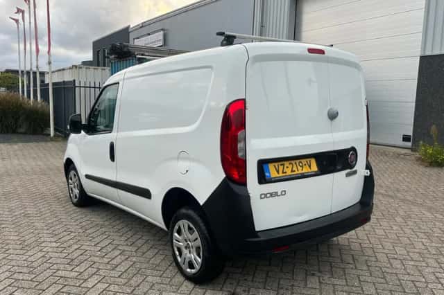 Fiat Doblò (2016) thumbnail 2