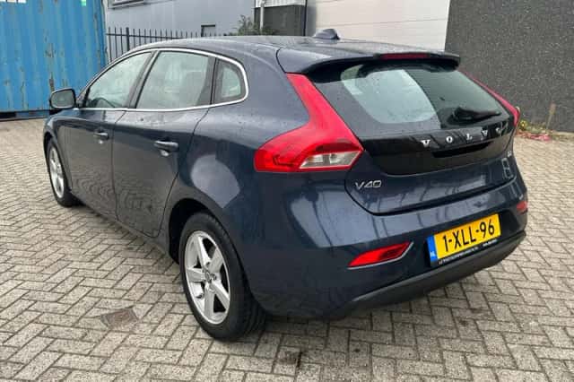 Volvo V40 (2014) thumbnail 2
