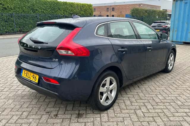 Volvo V40 (2014) thumbnail 3