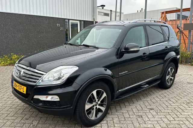 SsangYong Rexton (2017) thumbnail 1