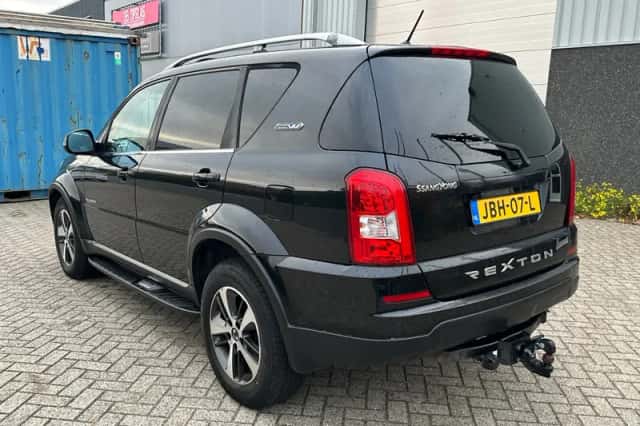 SsangYong Rexton (2017) thumbnail 2