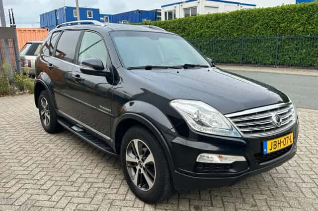 SsangYong Rexton (2017) thumbnail 4