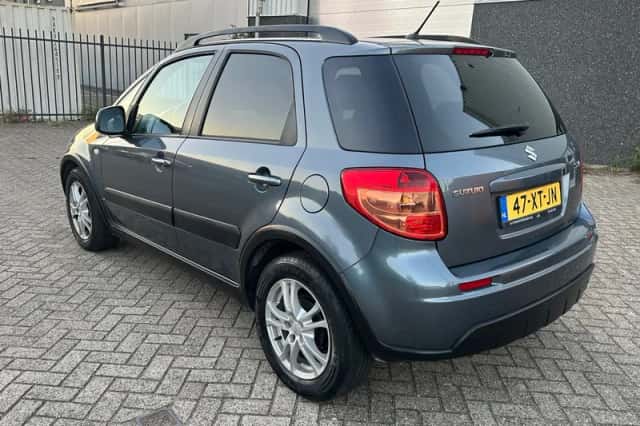 Suzuki SX4 (2007) thumbnail 2