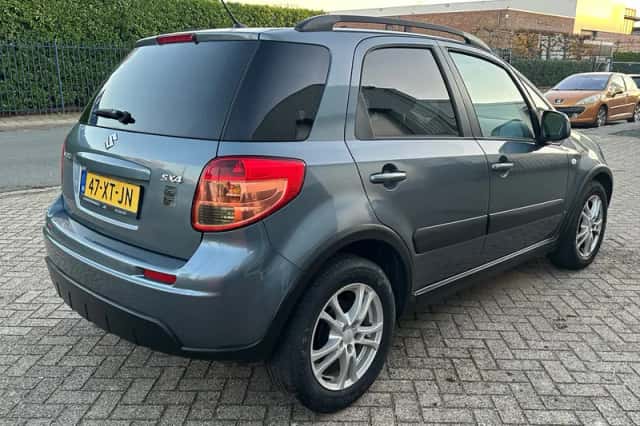 Suzuki SX4 (2007) thumbnail 3