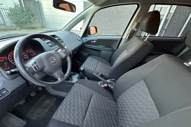 Suzuki SX4 (2007) thumbnail 5