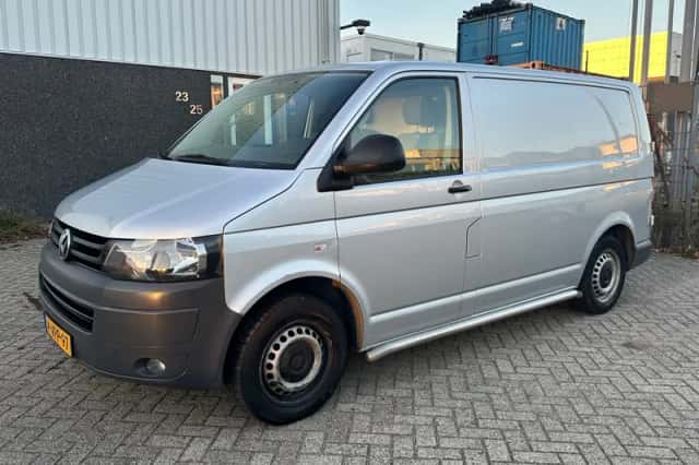 Volkswagen Transporter (2011) thumbnail 1