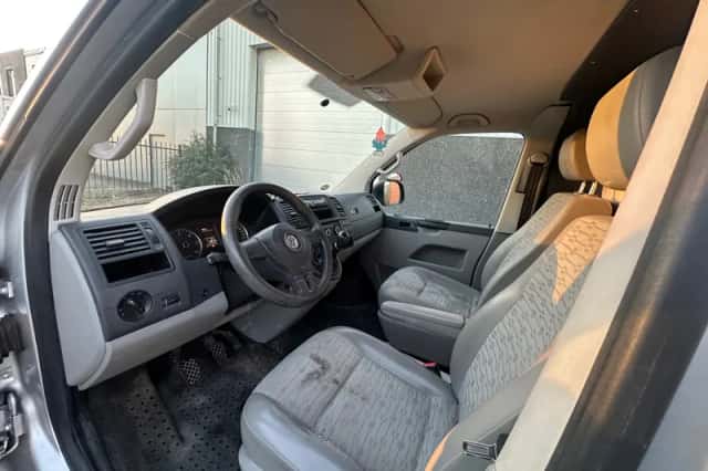 Volkswagen Transporter (2011) thumbnail 6