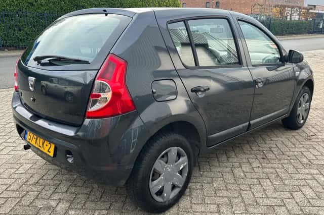 Dacia Sandero (2010) thumbnail 3