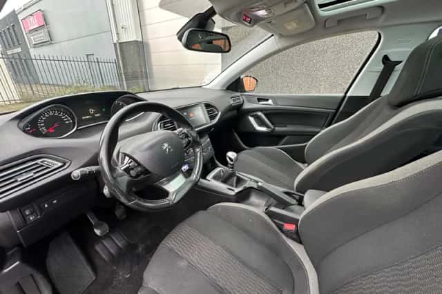 Peugeot 308 (2015) thumbnail 5