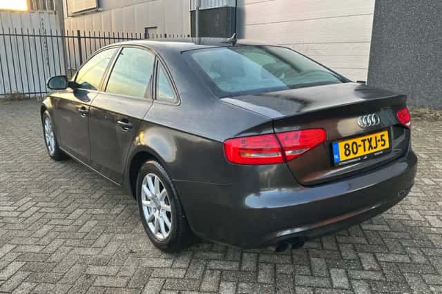 Audi A4 (2012) thumbnail 2
