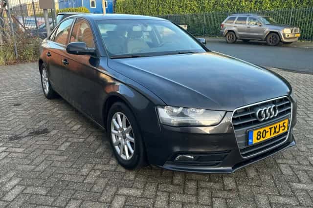 Audi A4 (2012) thumbnail 4