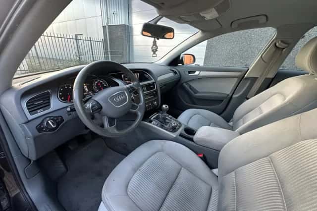 Audi A4 (2012) thumbnail 5
