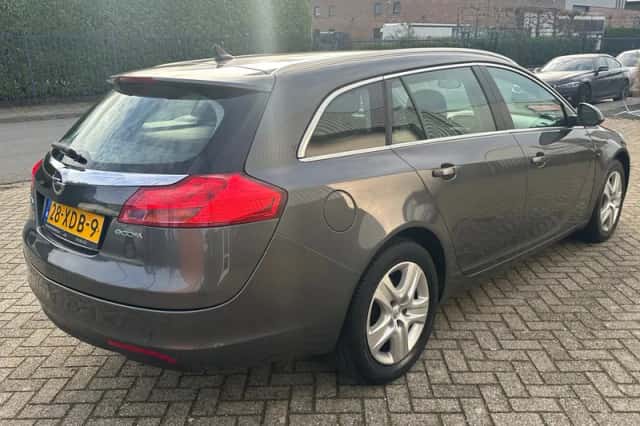 Opel Insignia Sports Tourer (2012) thumbnail 3