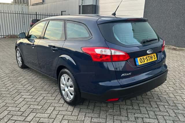 Ford Focus (2011) thumbnail 2
