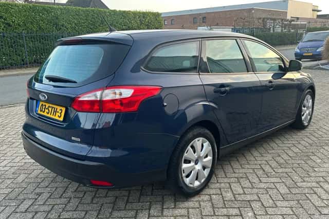 Ford Focus (2011) thumbnail 3
