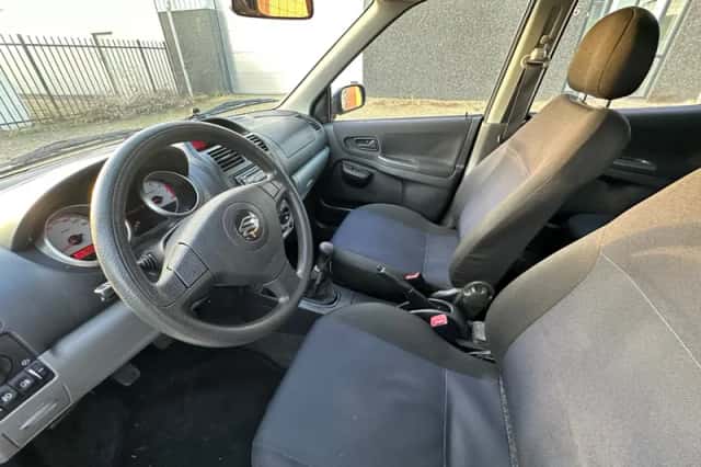 Suzuki Ignis (2004) thumbnail 5