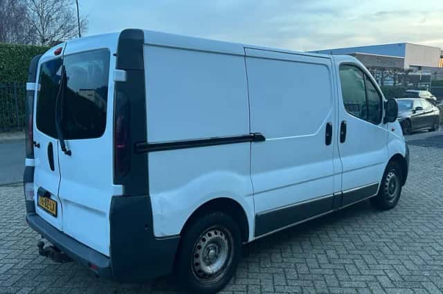 Opel Vivaro (2006) thumbnail 3