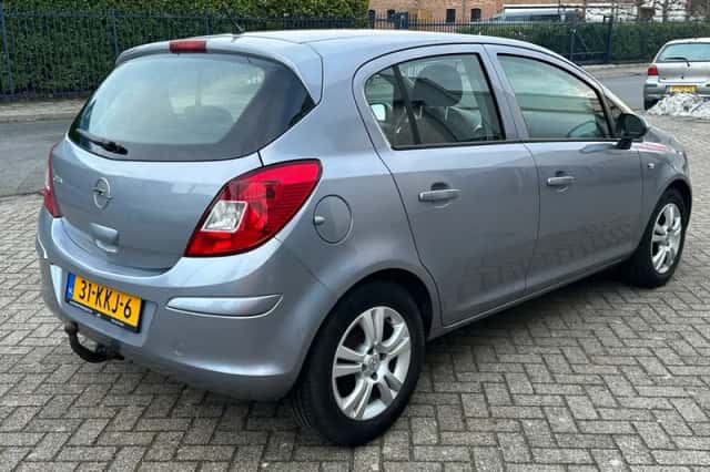 Opel Corsa (2009) thumbnail 3