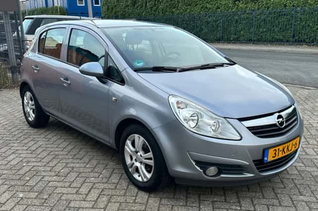 Opel Corsa (2009) thumbnail 4