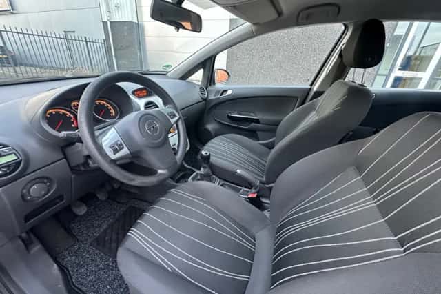 Opel Corsa (2009) thumbnail 5