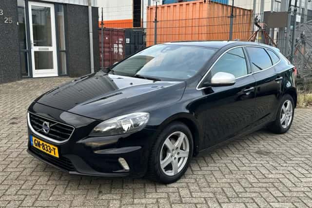 Volvo V40 (2015) thumbnail 1