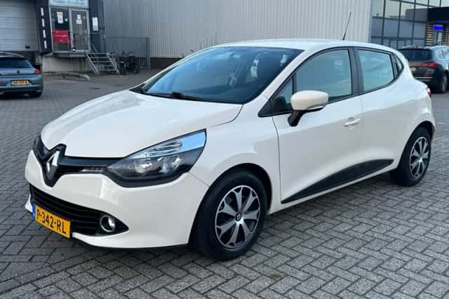 Renault Clio (2016) thumbnail 1