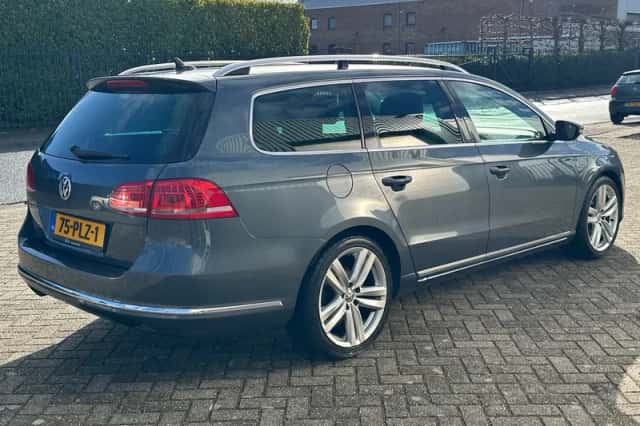 Volkswagen Passat (2011) thumbnail 3