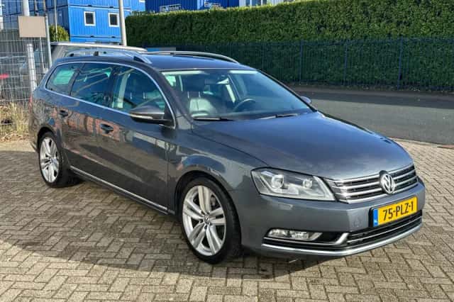 Volkswagen Passat (2011) thumbnail 4