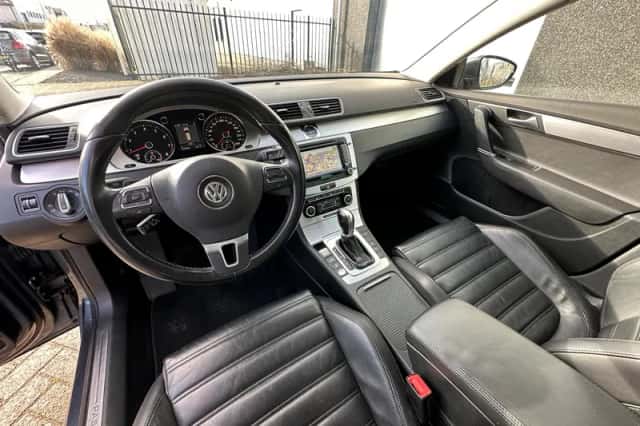 Volkswagen Passat (2011) thumbnail 6