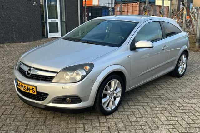 Opel Astra GTC (2009) thumbnail 1