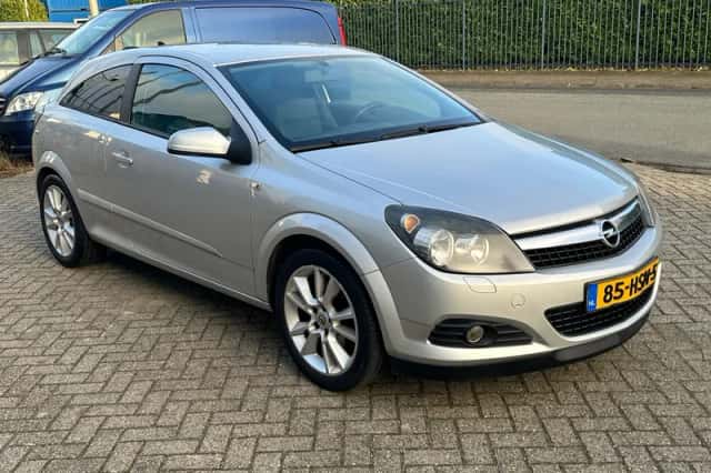 Opel Astra GTC (2009) thumbnail 4